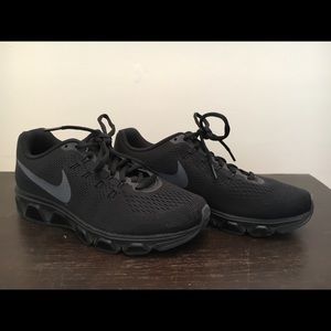 Nike Easy Women’s Athletic Shoes size 9